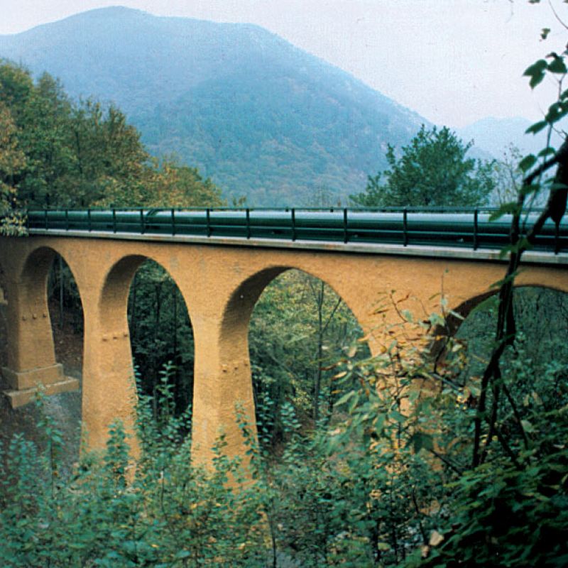 Ponte sul canale